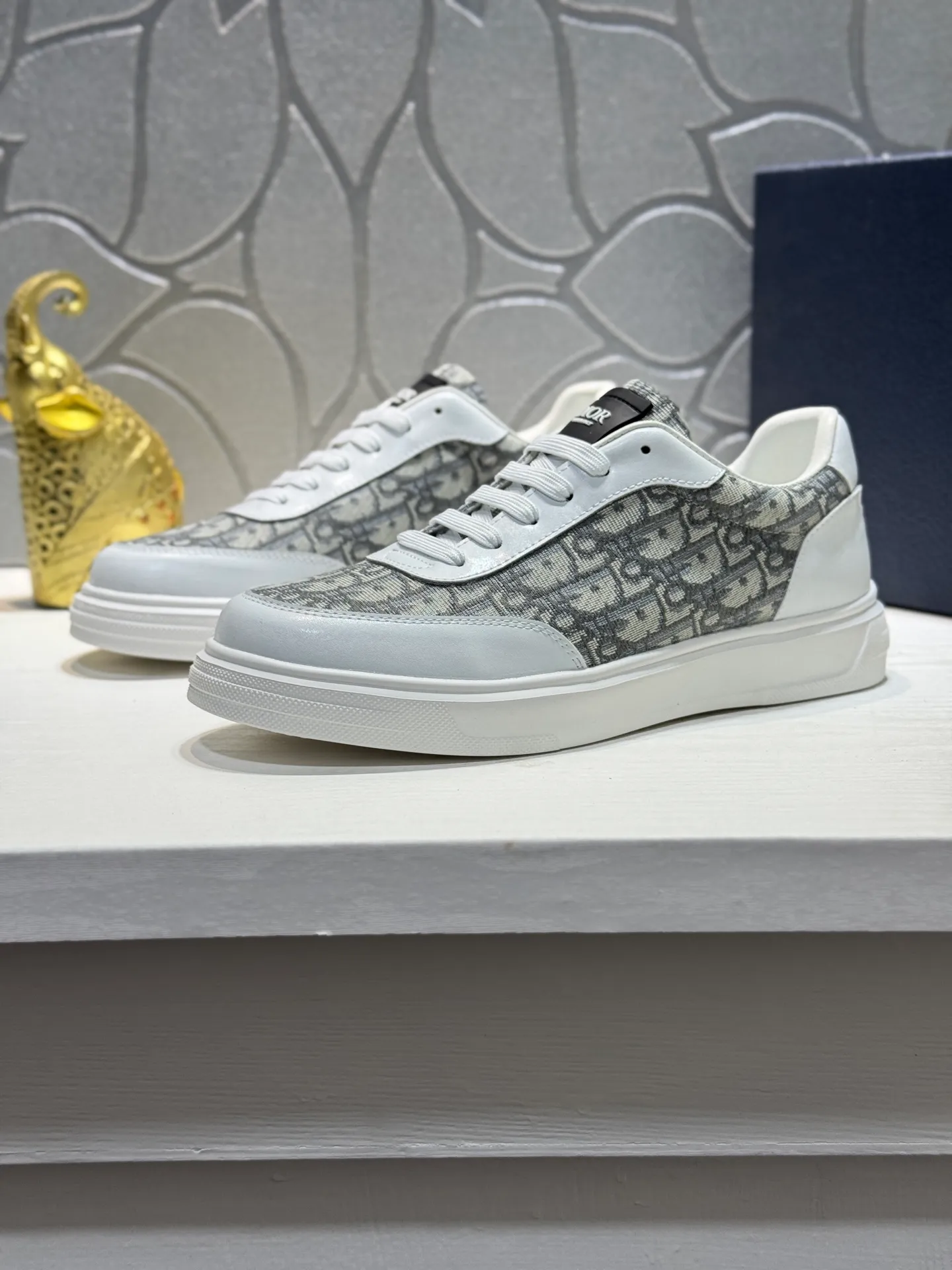 Men's men's shoes 💰400 [New model] 🌂🌂Dior (Dior) 🆕 Low-top casual shoes, carefully made of first-layer cowhide with canvas, comfortable and breathable ~ rubber soles, enhance style. Fashionable and versatile, it can complement any look. Featuring an exquisite design that is uniquely dynamic and modern, this shoe is part of Dior's legacy and embodies modern elegance. Size: 38-44 (45 customized